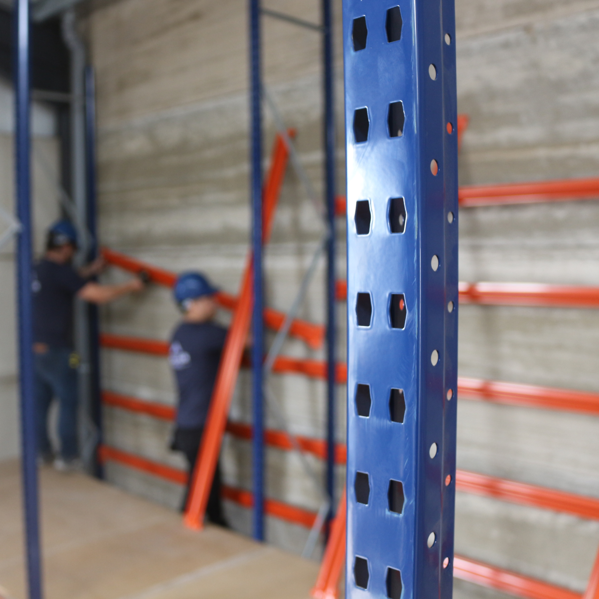 Crismar Traders - Instalación profesional de estanterías metálicas y logística  