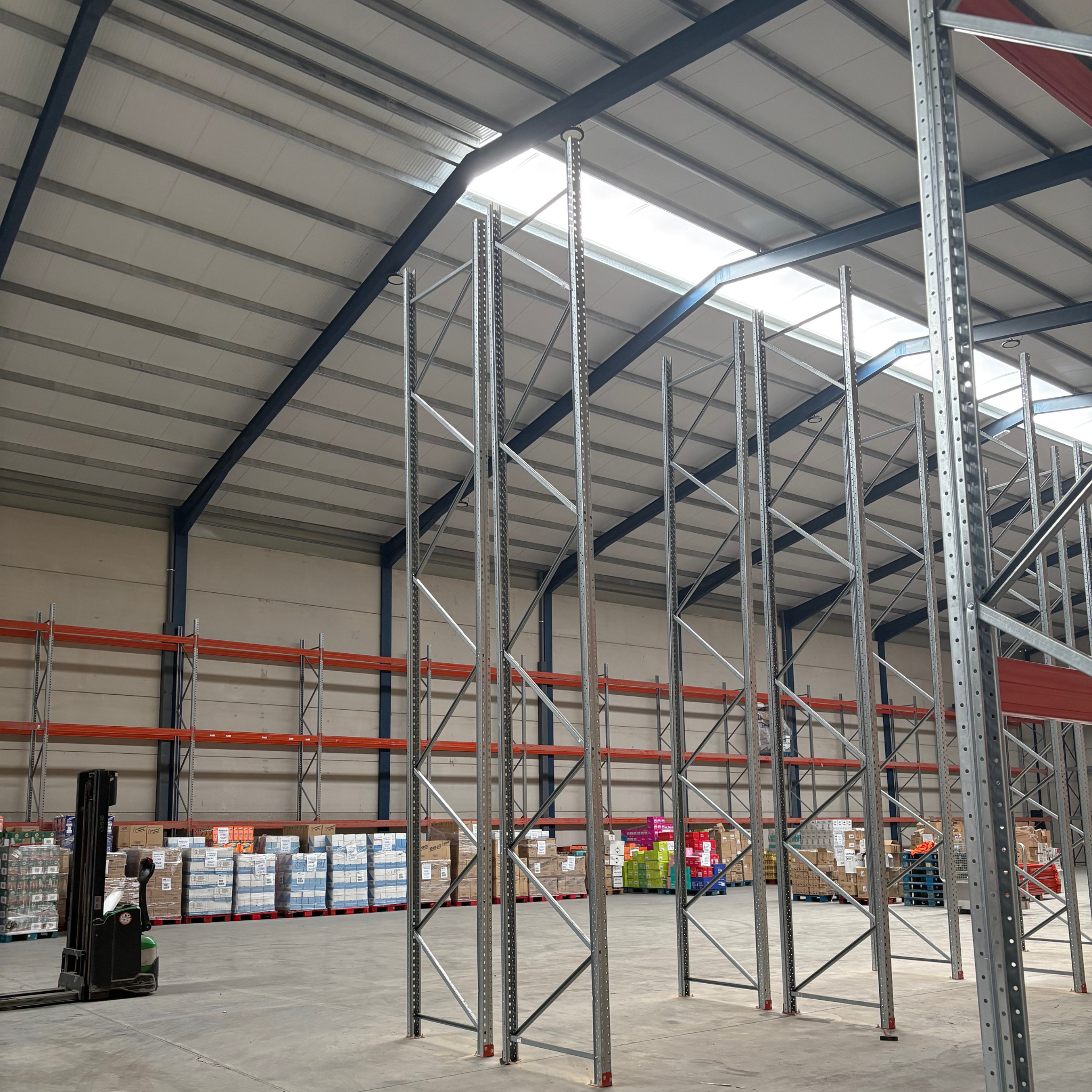 Crismar Traders - Plan Renove de estanterías industriales reacondicionadas 